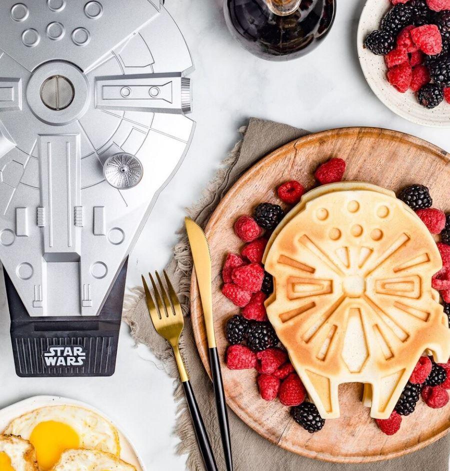 Shopforgeek Star Wars Millennium Falcon Gaufrier Star Wars Electro 59 99