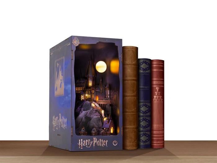 HARRY POTTER - BOOK NOOK KIT - Hogwarts Castle - 171pc + LED Light - 4