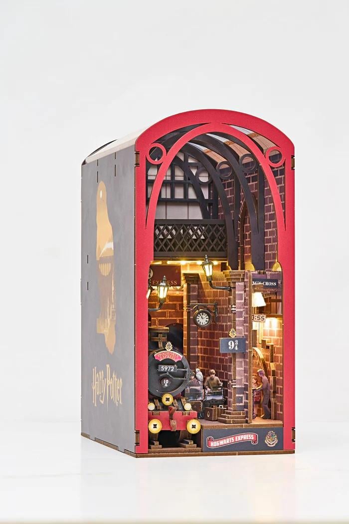 HARRY POTTER - BOOK NOOK KIT - Hogwarts Express - 238pc + LED Light - 2