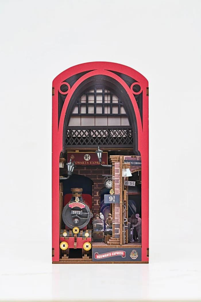 HARRY POTTER - BOOK NOOK KIT - Hogwarts Express - 238pc + LED Light - 3