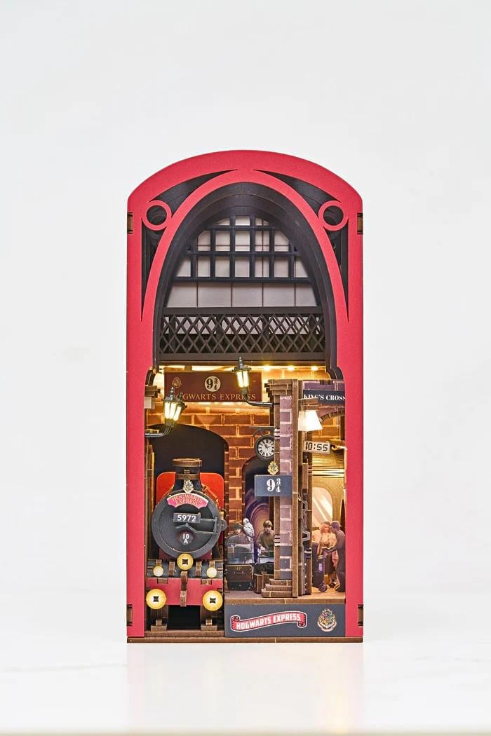 HARRY POTTER - BOOK NOOK KIT - Hogwarts Express - 238pc + LED Light - 4