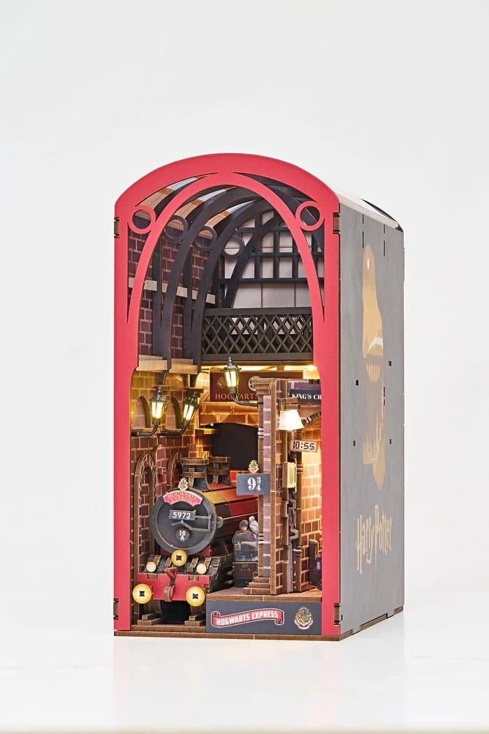 HARRY POTTER - BOOK NOOK KIT - Hogwarts Express - 238pc + LED Light - 5