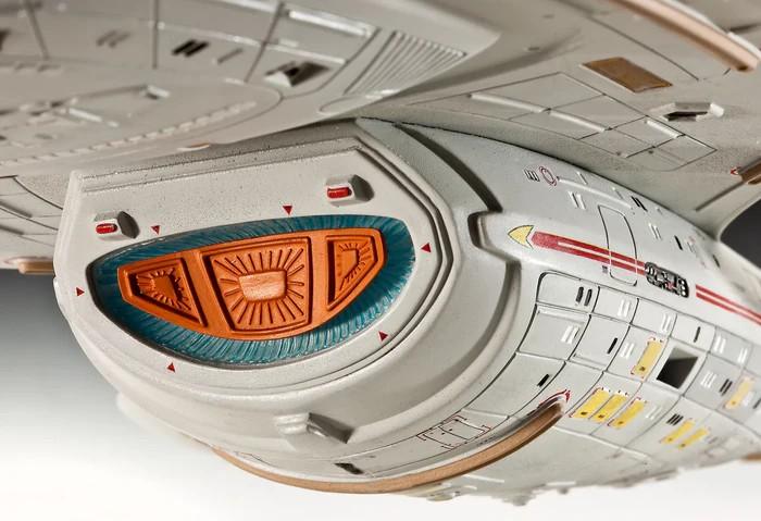 STAR TREK VOYAGER - USS Voyager - Model Kit 1/670 - 3