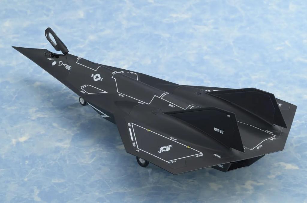 TOP GUN MAVERICK - Darkstar - Model Kit 1/72 29cm - 5