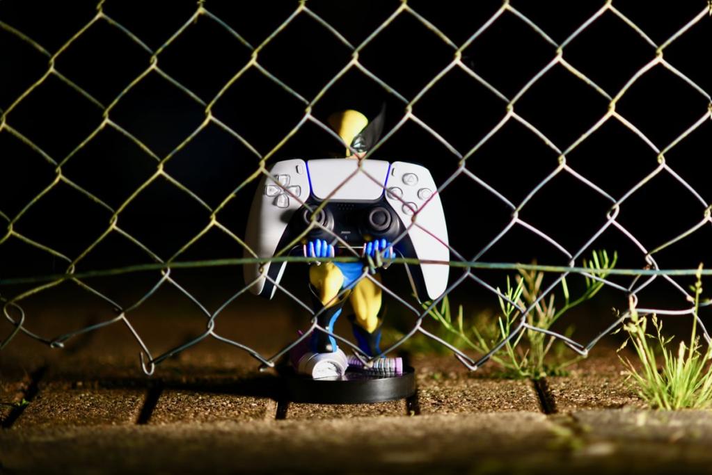 X-MEN - Wolverine - Controller & Phone Support - 20cm - 3