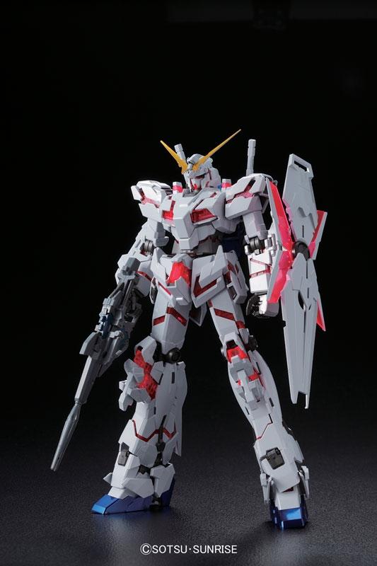 GUNDAM - MG 1/100 Unicorn Gundam (Red/Green TF) Titanium - Model Kit - 3
