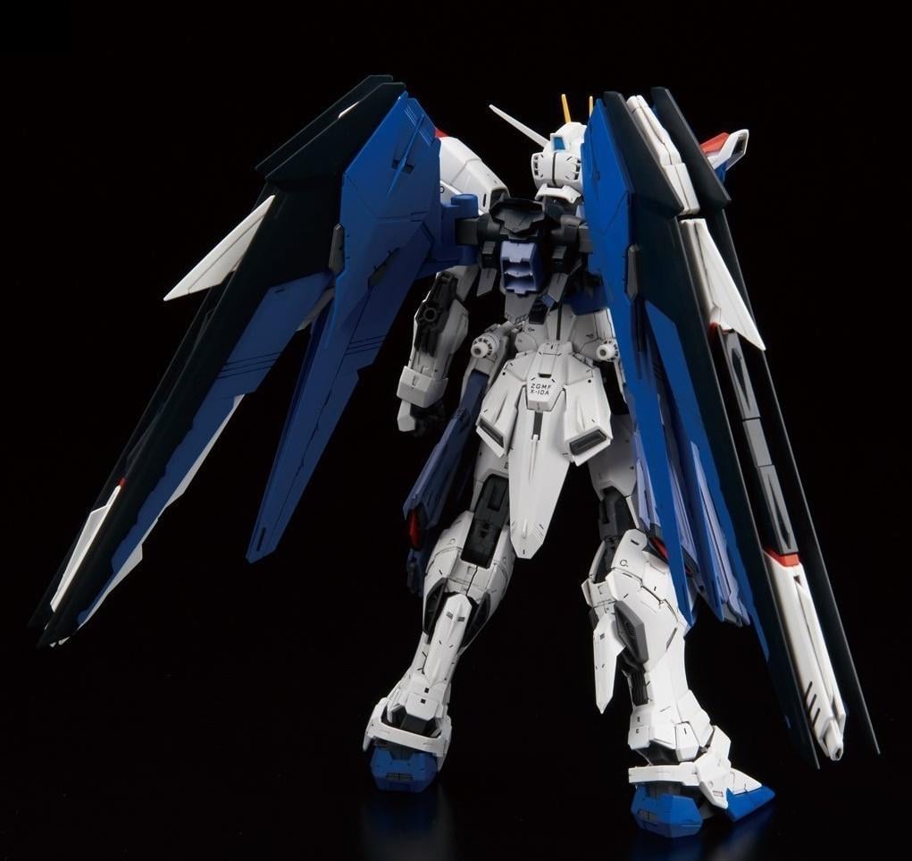 GUNDAM - MG Freedom Gundam Ver 2.0 1/100 - Model Kit - 2