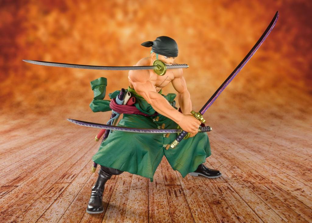 ONE PIECE - Zero Pirate Hunter Zoro Figuarts (Bandai) - 11cm - 2