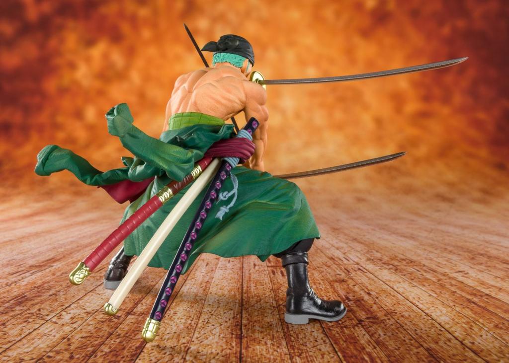 ONE PIECE - Zero Pirate Hunter Zoro Figuarts (Bandai) - 11cm - 3