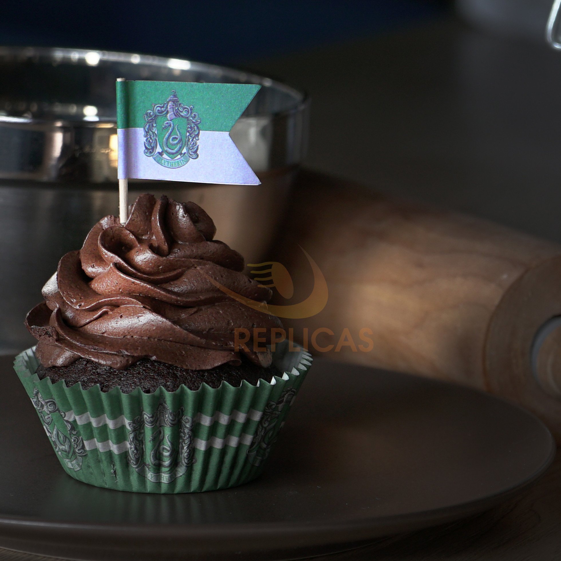 Shopforgeek Harry Potter Caissettes A Muffins Cupcakes Drapeaux Set De 96 Harry Potter Article De Cuisine 12 99