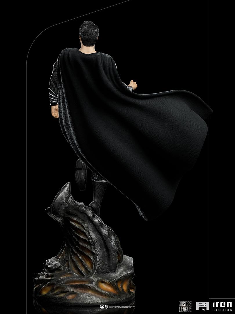 JUSTICE LEAGUE -Superman Black Suit -Statuette Legacy Replica 1/4 69cm - 3