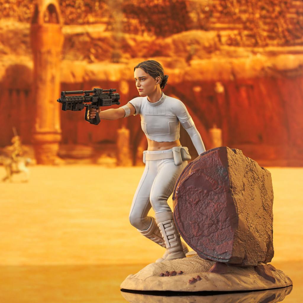 STAR WARS - Attack of the Clones - Padme Amidala Premier Col. Statue - 3