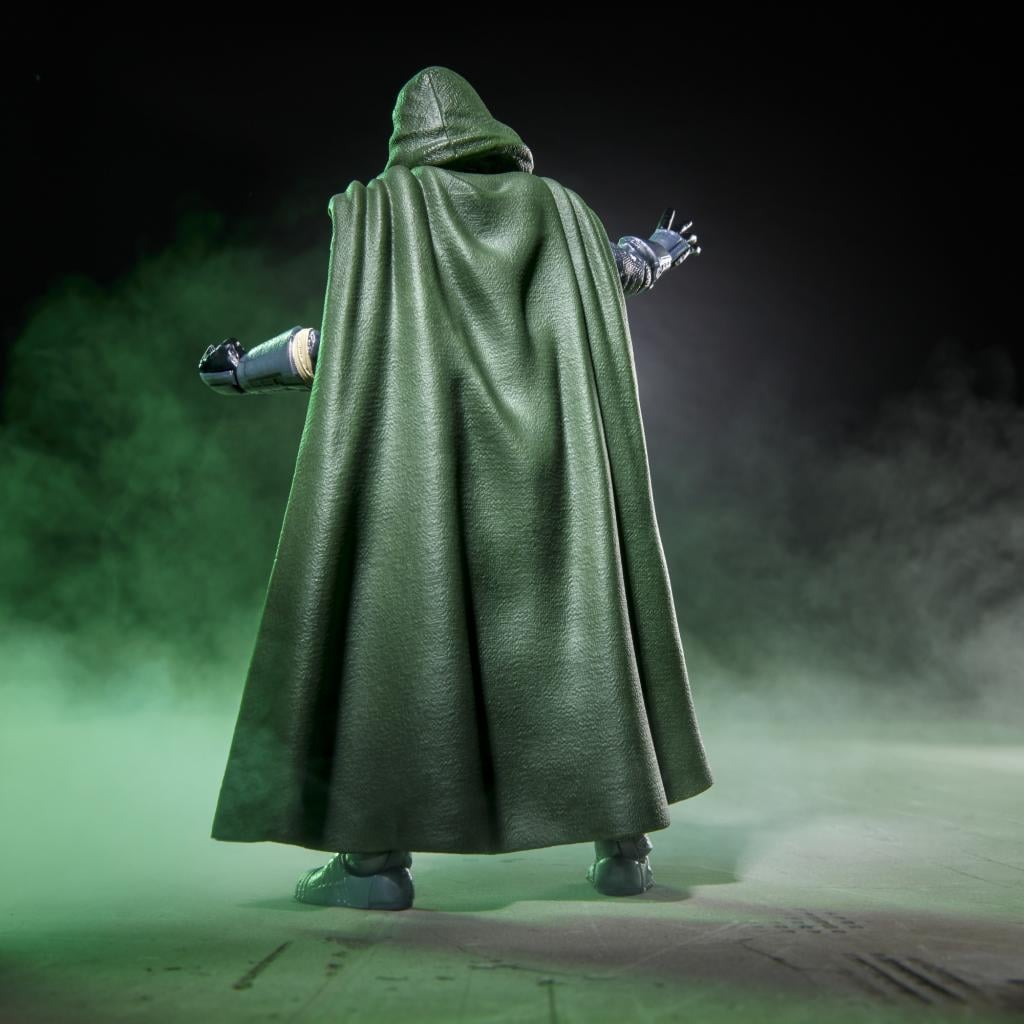 AVENGERS DOOMSDAY - Doctor Doom - Figurine Legend Series 15cm - 6