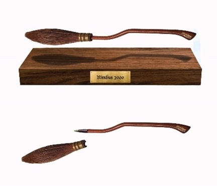 HARRY POTTER - Levitating Broom Pen_IMAGE_1