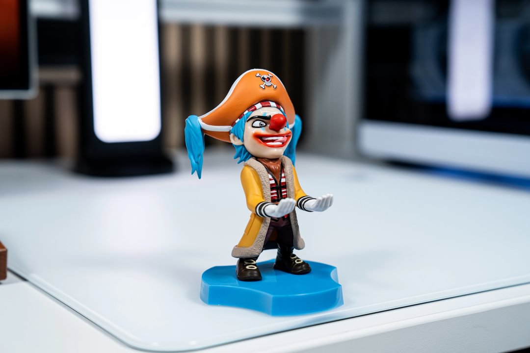 ONE PIECE NETFLIX - Buggy - Support Manette & Portable 'Holdem' - 11cm