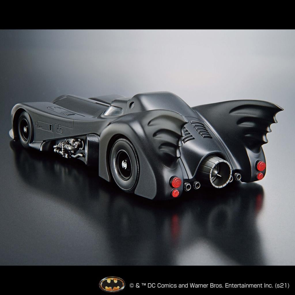 DC COMICS - Batman 1/35 Batmobile - Model Kit - 3