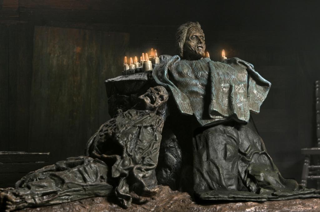 FRIDAY THE 13TH THE GAME - Pamela Shrine - Diorama Figure - 3