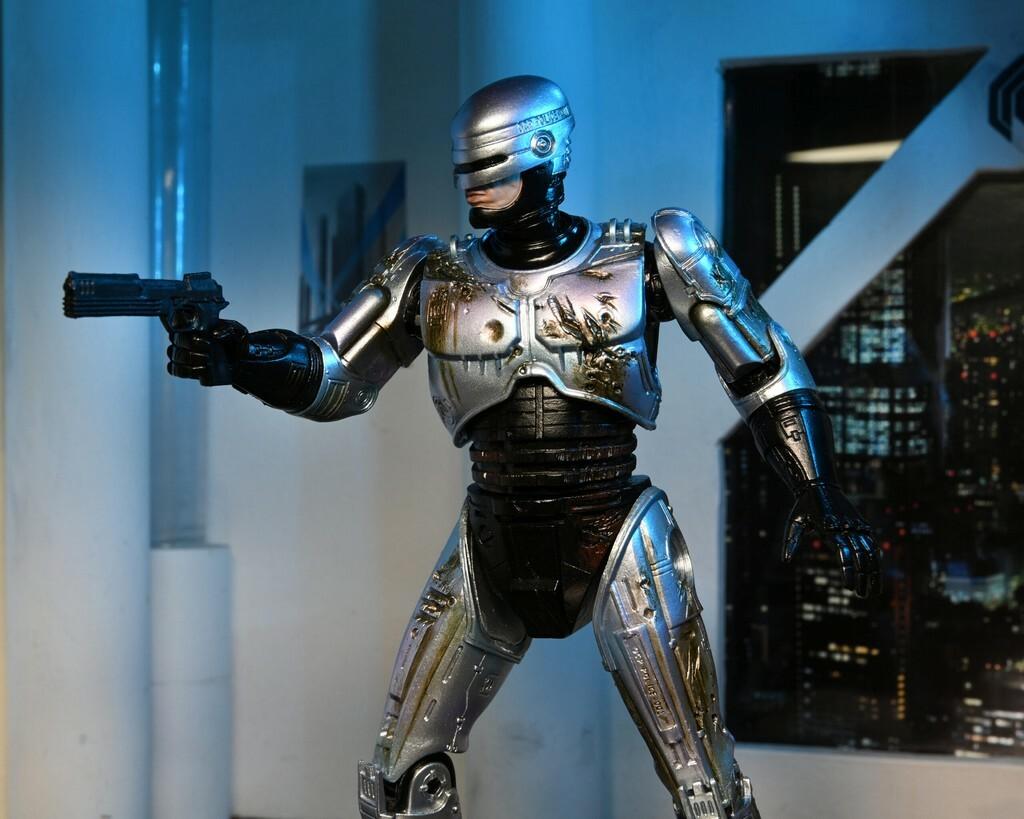 ULTIMATE ROBOCOP - Battle Damaged w/Chair - Action Figure 20cm - 3
