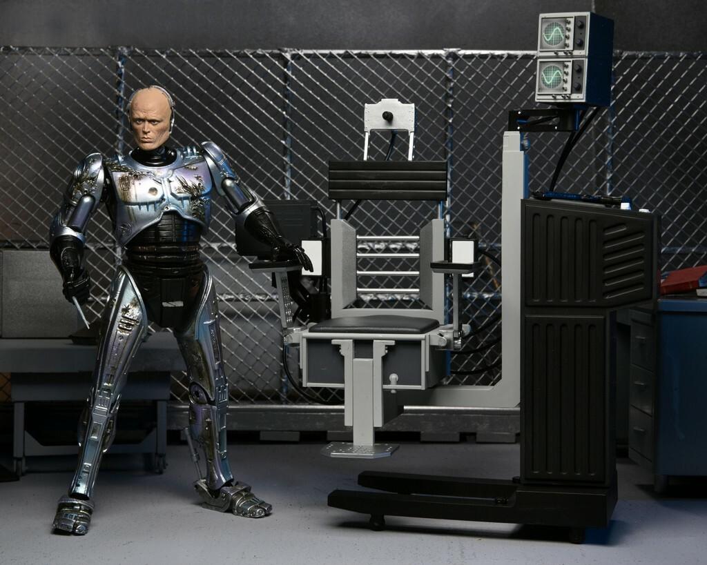 ULTIMATE ROBOCOP - Battle Damaged w/Chair - Action Figure 20cm - 5
