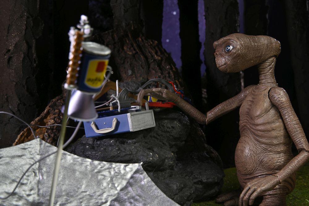 E.T. - Ultimate Deluxe E.T. - Figure 40th anniversary 18cm - 2