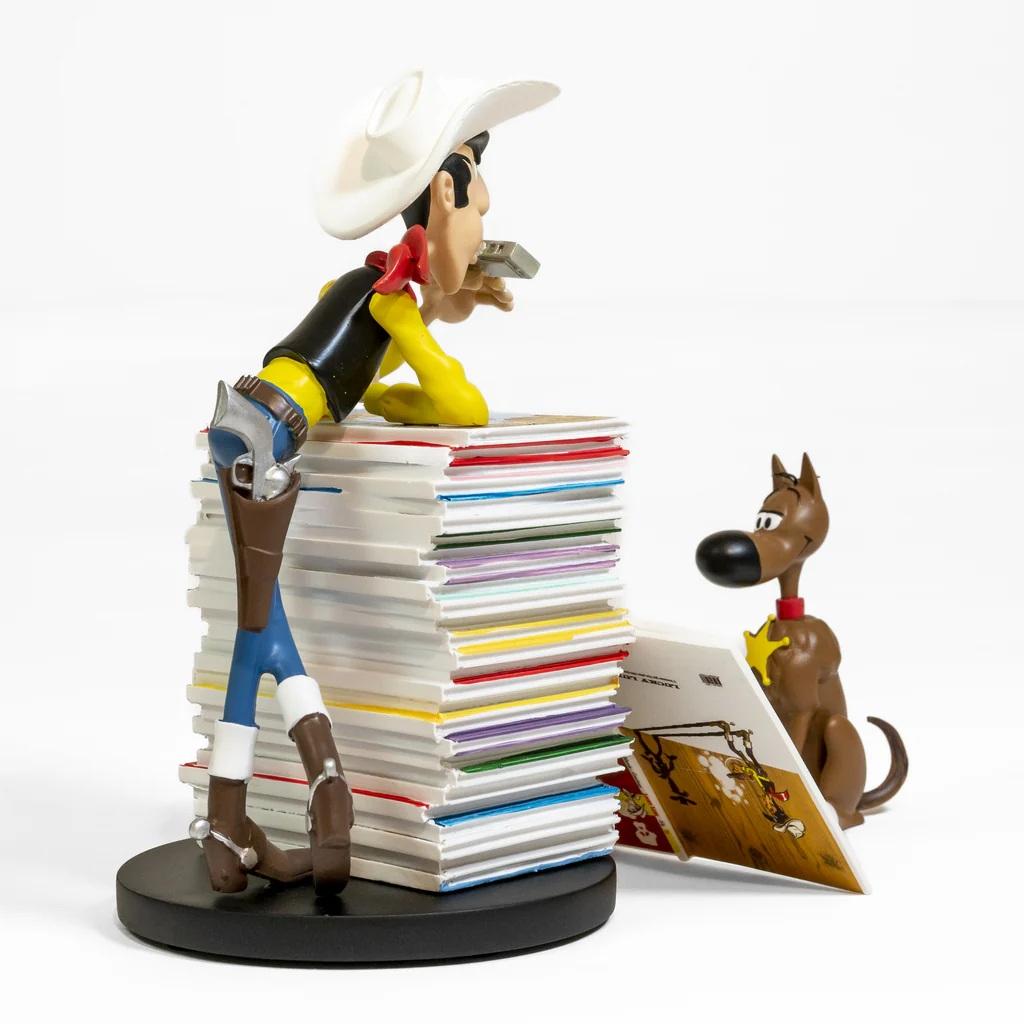 LUCKY LUKE - Lucky Luke & Rantamplan on stack of comics - Statue 25cm - 4