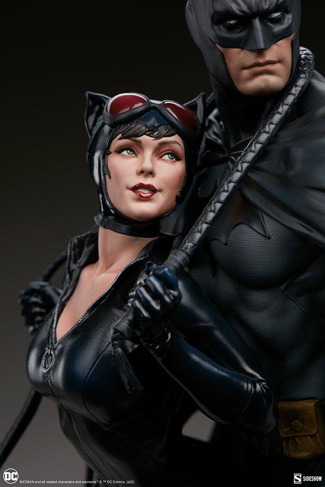 DC COMICS Batman and Catwoman Statue Diorama 51cm