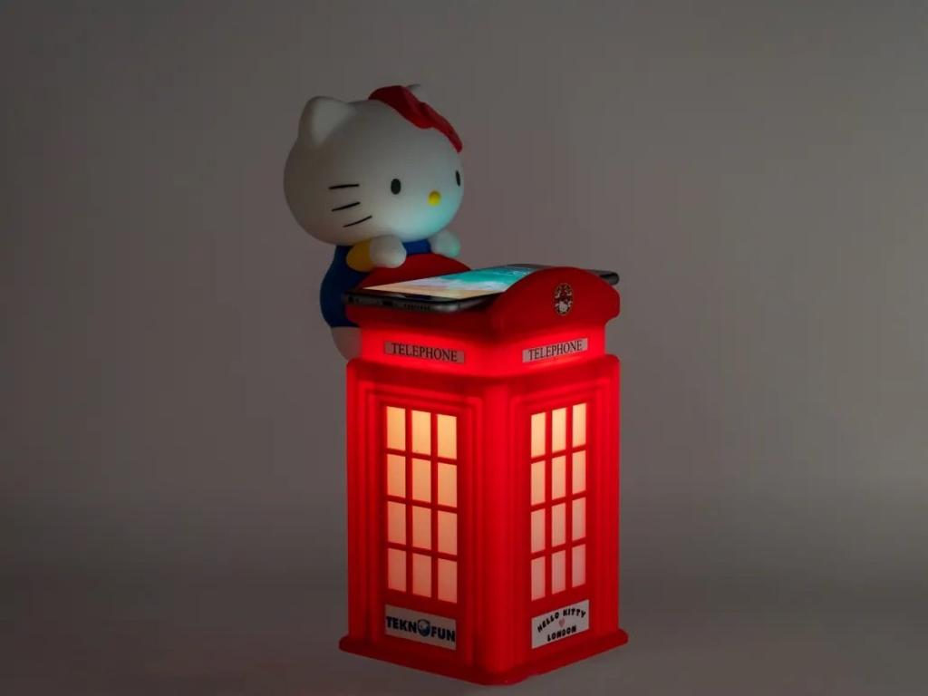 HELLO KITTY - Cabine Londres - Chargeur sans fil & USB - 25cm - 2