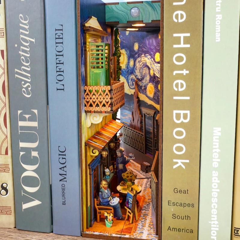 BOOK NOOK KIT - DIY- Vincent's World - 80pcs + LED Light - 3