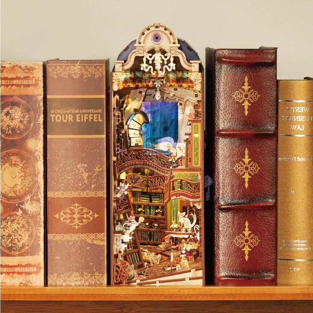 BOOK NOOK KIT - DIY- Magical library - 521pcs + LED Light - 3